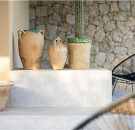 6 bedroom villa with pool and sea views near Noto, Sicily, sleeps 12